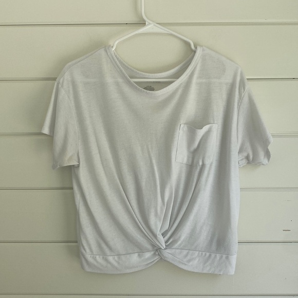 American Eagle Outfitters | White Tee Shirt with Chest Pocket | Great Condition - Picture 2 of 7